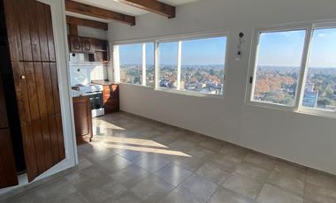 DEPARTAMENTO UBICADO EN EL CENTRO DE ADROGUE