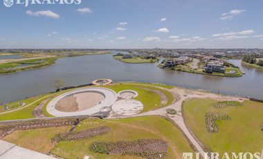 Departamento en venta de 4 ambientes con vista a la Laguna central