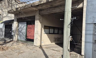 Depósito con oficinas dentro del casco urbano