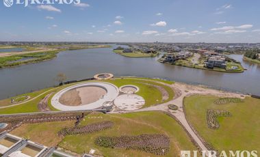 Departamento en venta de 4 ambientes con vista a la Laguna central