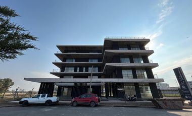 ALQUILER oficina con cochera en Plaza TN- Fisherton