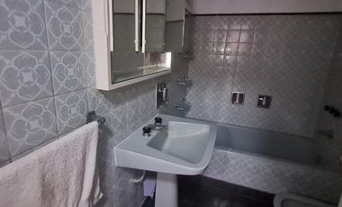 Depto de 3 ambientes con altillo y patio con parrilla –En Venta