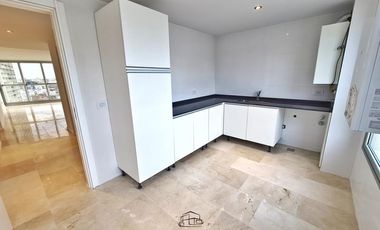 Venta de piso primera linea al mar 6 amb de 265 m2  - Zona Varese