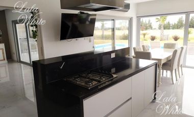 Casa en venta en La Providencia Canning