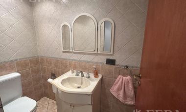 Venta de casa 5 ambientes con cochera en Don Bosco