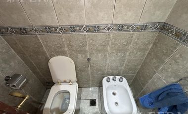 Venta de casa 5 ambientes con cochera en Don Bosco