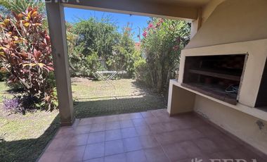 Venta de casa 5 ambientes con cochera en Don Bosco