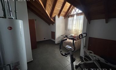 Venta de casa 5 ambientes con cochera en Don Bosco