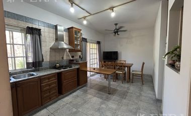 Venta de casa 5 ambientes con cochera en Don Bosco