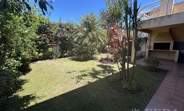 Venta de casa 5 ambientes con cochera en Don Bosco