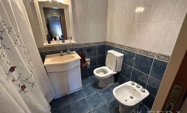 Venta de casa 5 ambientes con cochera en Don Bosco