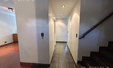 Venta de casa 5 ambientes con cochera en Don Bosco