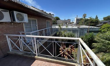 Venta de casa 5 ambientes con cochera en Don Bosco