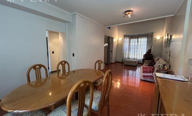 Venta de casa 5 ambientes con cochera en Don Bosco