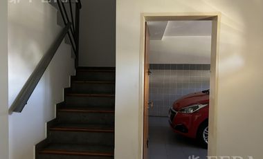 Venta de casa 5 ambientes con cochera en Don Bosco