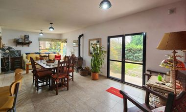 Casa de 1 dormitorio en dos terrenos y pileta  en Country Club Logaritmo