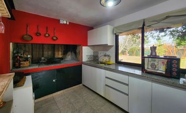 Casa de 1 dormitorio en dos terrenos y pileta  en Country Club Logaritmo