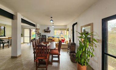 Casa de 1 dormitorio en dos terrenos y pileta  en Country Club Logaritmo