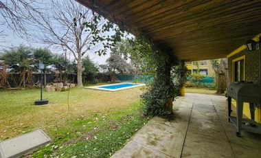 Casa de 1 dormitorio en dos terrenos y pileta  en Country Club Logaritmo