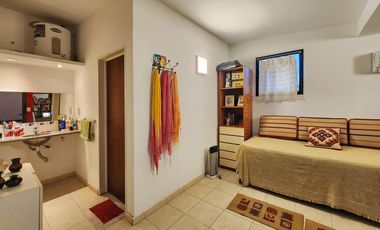 Casa de 1 dormitorio en dos terrenos y pileta  en Country Club Logaritmo