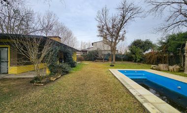Casa de 1 dormitorio en dos terrenos y pileta  en Country Club Logaritmo
