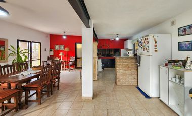 Casa de 1 dormitorio en dos terrenos y pileta  en Country Club Logaritmo