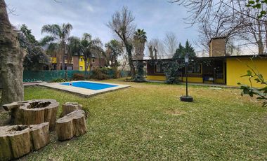Casa de 1 dormitorio en dos terrenos y pileta  en Country Club Logaritmo