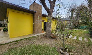 Casa de 1 dormitorio en dos terrenos y pileta  en Country Club Logaritmo