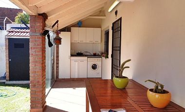 VENTA CHALET 4 AMBIENTES EN VILLA ADELINA