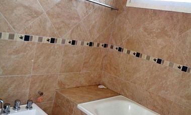 VENTA CHALET 4 AMBIENTES EN VILLA ADELINA