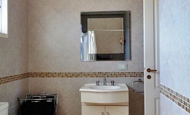 VENTA CHALET 4 AMBIENTES EN VILLA ADELINA