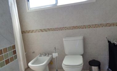 VENTA CHALET 4 AMBIENTES EN VILLA ADELINA