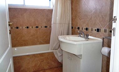 VENTA CHALET 4 AMBIENTES EN VILLA ADELINA