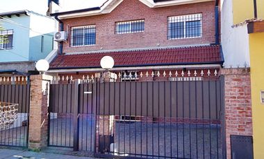 VENTA CHALET 4 AMBIENTES EN VILLA ADELINA