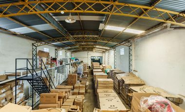 Galpón en venta barrio arroyito local comercial y departamento 2 dormitorios