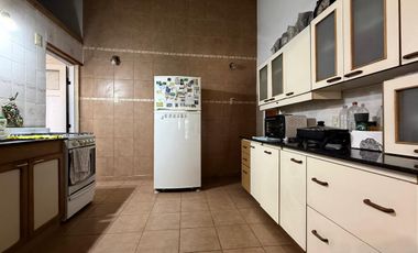 Venta casa 2 ambientes con cochera amplio parque Excelente ubicación Garin Escobar