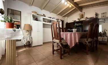 Venta casa 2 ambientes con cochera amplio parque Excelente ubicación Garin Escobar