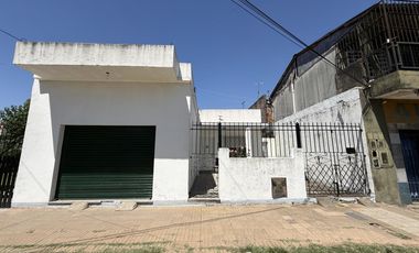 Casa 3 ambientes en Venta con cochera y Local en Wilde Avellaneda