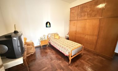 Casa 3 ambientes en Venta con cochera y Local en Wilde Avellaneda