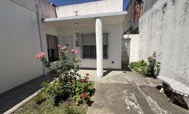Casa 3 ambientes en Venta con cochera y Local en Wilde Avellaneda