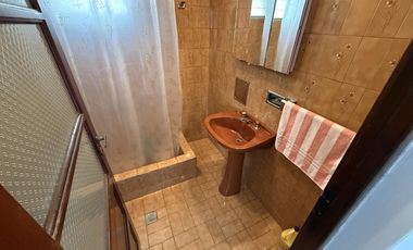 Casa 3 ambientes en Venta con cochera y Local en Wilde Avellaneda