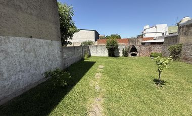Casa 3 ambientes en Venta con cochera y Local en Wilde Avellaneda