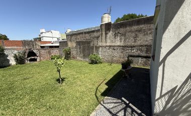 Casa 3 ambientes en Venta con cochera y Local en Wilde Avellaneda