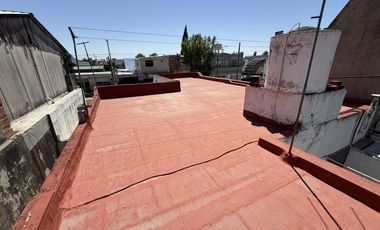 Casa 3 ambientes en Venta con cochera y Local en Wilde Avellaneda