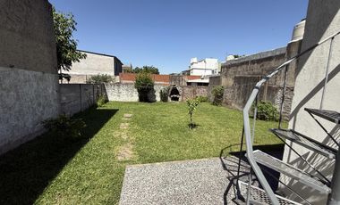 Casa 3 ambientes en Venta con cochera y Local en Wilde Avellaneda