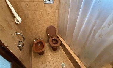 Casa 3 ambientes en Venta con cochera y Local en Wilde Avellaneda