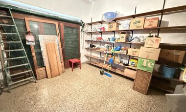 Casa 3 ambientes en Venta con cochera y Local en Wilde Avellaneda