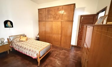 Casa 3 ambientes en Venta con cochera y Local en Wilde Avellaneda