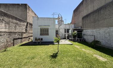 Casa 3 ambientes en Venta con cochera y Local en Wilde Avellaneda
