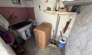 Casa 3 ambientes en Venta con cochera y Local en Wilde Avellaneda